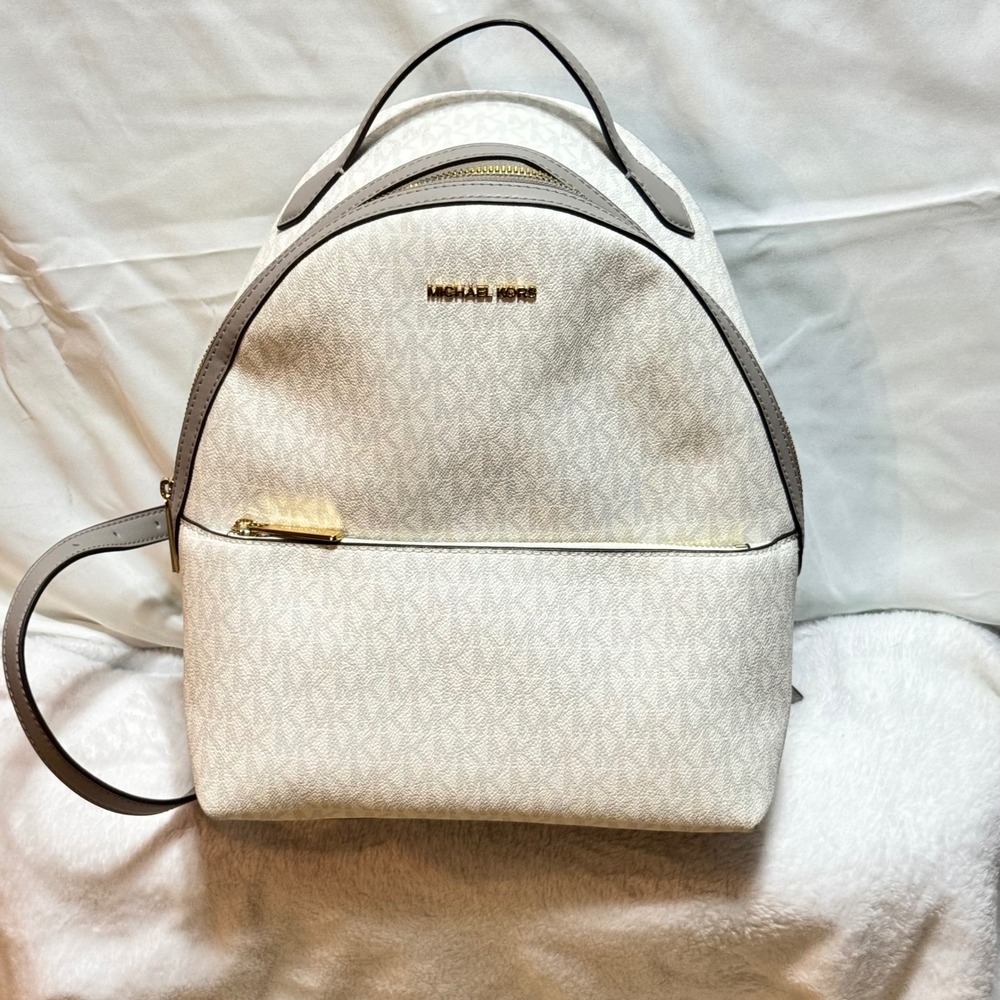 Michael Kors Sheila Medium Front Pocket Backpack Monogram Optic White NWT